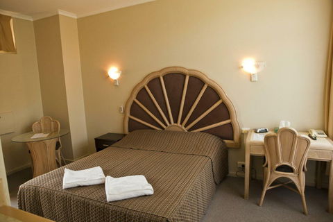 Dawson Motor Inn - Tourism Cairns 1