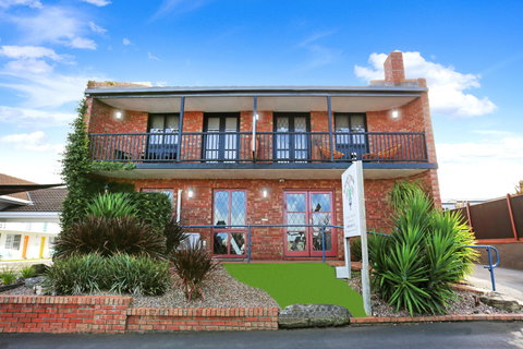 Tudor Motor Inn - Tourism Cairns 0