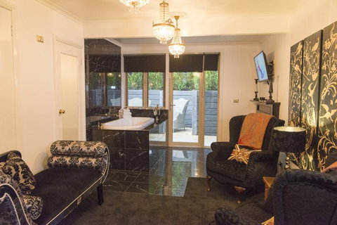 Adeline Bed & Breakfast - Tourism Cairns 7