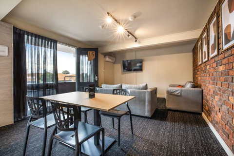 Nightcap at Manhattan Hotel - Tourism Cairns 7