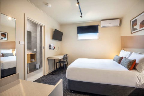 Nightcap at Manhattan Hotel - Tourism Cairns 11