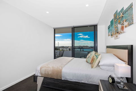 Astra Apartments Newcastle - Tourism Cairns 10