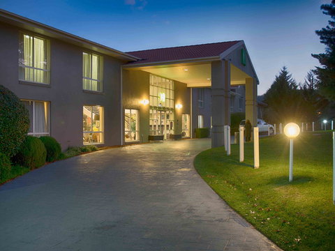 Ibis Styles Canberra - Tourism Cairns 2