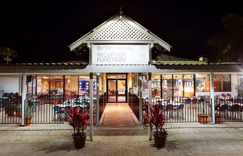 Mission Beach Resort - Tourism Cairns 0