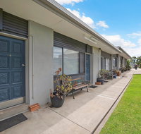 Hamilton Lakeside Motel - Tourism Cairns