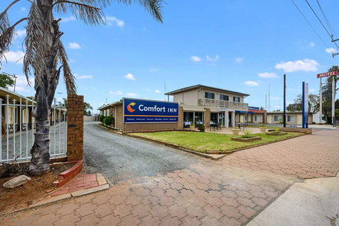 Comfort Inn Flinders on Main - Tourism Cairns 0