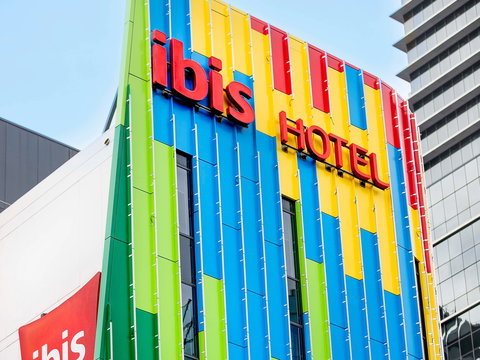 Ibis Sydney Barangaroo - Tourism Cairns 1
