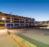 Dolphin Quay Apartment Hotel - Tourism Cairns
