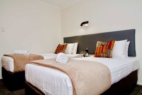 Hotel Clipper - Tourism Cairns 1