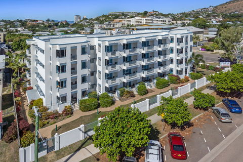Madison Ocean Breeze - Tourism Cairns 0