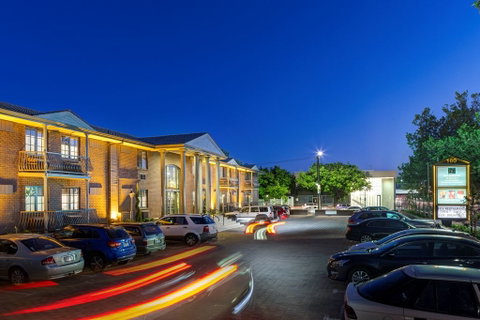 Adelaide Inn - Tourism Cairns 0