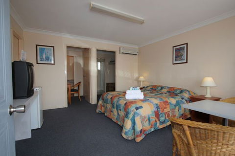 Alexander Motel & Peppercorn Restaurant - Tourism Cairns 0