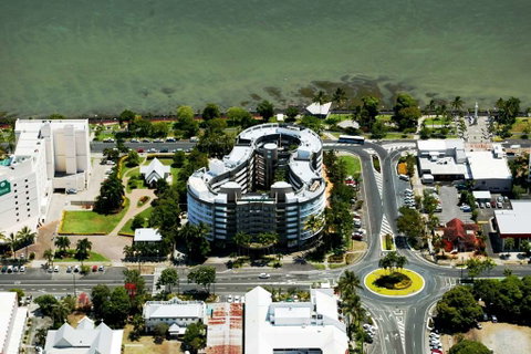 DoubleTree by Hilton Cairns - Tourism Cairns 3
