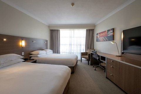 DoubleTree by Hilton Cairns - Tourism Cairns 7