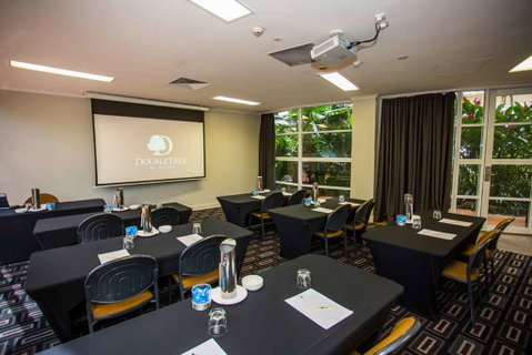 DoubleTree by Hilton Cairns - Tourism Cairns 11