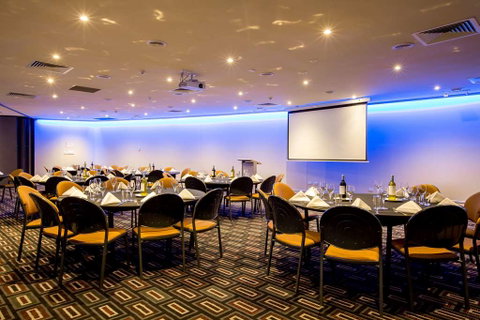DoubleTree by Hilton Cairns - Tourism Cairns 12