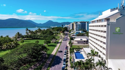 Holiday Inn Cairns Harbourside - Tourism Cairns 0