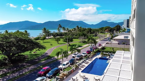 Holiday Inn Cairns Harbourside - Tourism Cairns 1