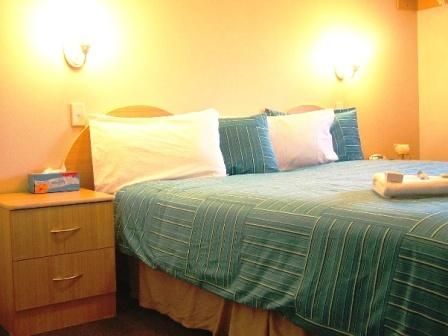 Arena Hotel - Tourism Cairns 1