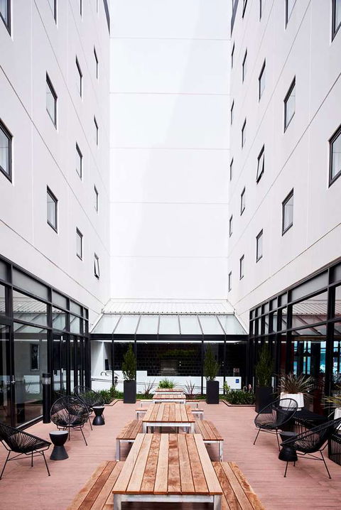 Essence Hotel Carlton - Tourism Cairns 0