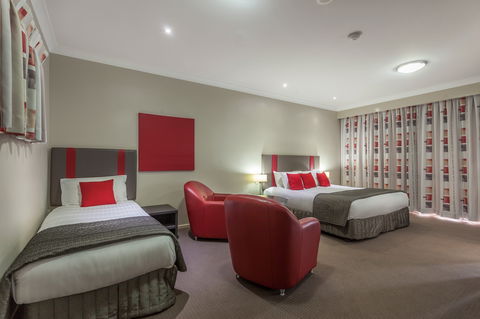Platinum International - Tourism Cairns 0