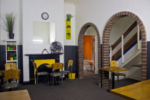 Adelaide Travellers Inn - Tourism Cairns 0
