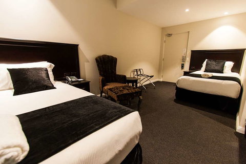 International Hotel Wagga Wagga - Tourism Cairns 1