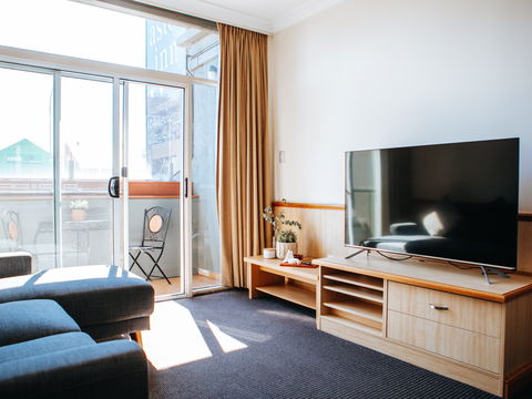 Astor Inn - Tourism Cairns 1