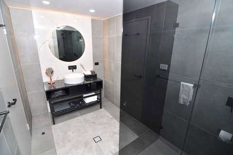 Deco Hotel - Tourism Cairns 2