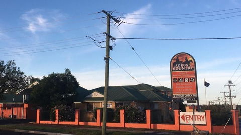 Across Country Motel & Svcd Apts - Tourism Cairns 0