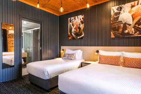 Macquarie Inn - Tourism Cairns 2