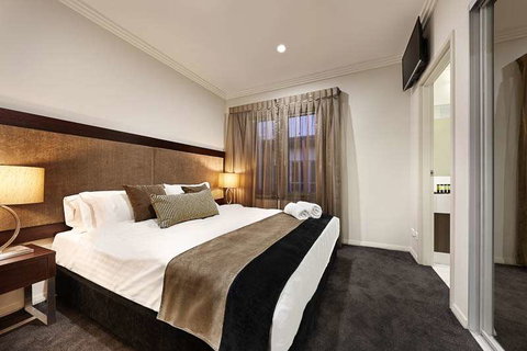 Attika Hotel - Tourism Cairns 1