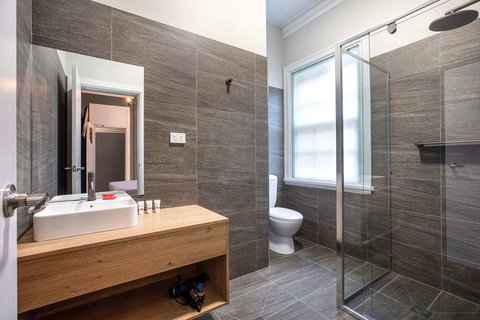 Nightcap at Pymble Hotel - Tourism Cairns 1