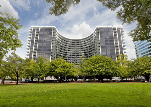 Astra Canberra Manhattan - Tourism Cairns 0
