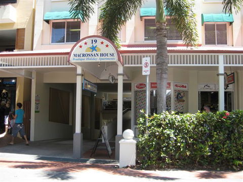 Macrossan House Boutique Holidays Apts - Tourism Cairns 1