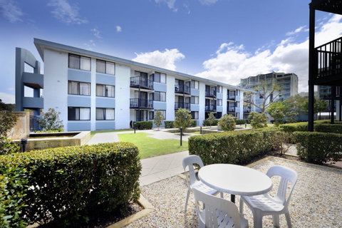 Assured Waterside Apartments - Tourism Cairns 0