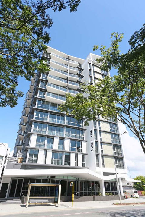Alex Perry Hotel And Apartments - Tourism Cairns 0
