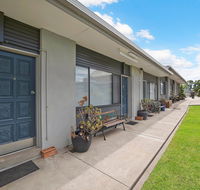 Hamilton Lakeside Motel - Tourism Cairns