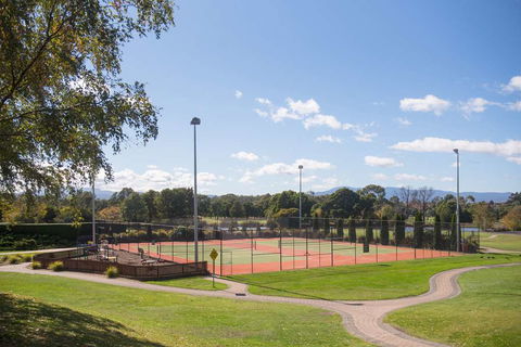 Country Club Tasmania - Tourism Cairns 11