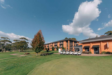 Country Club Tasmania - Tourism Cairns 16