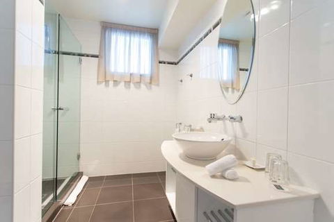 Peppers Seaport Hotel - Tourism Cairns 2