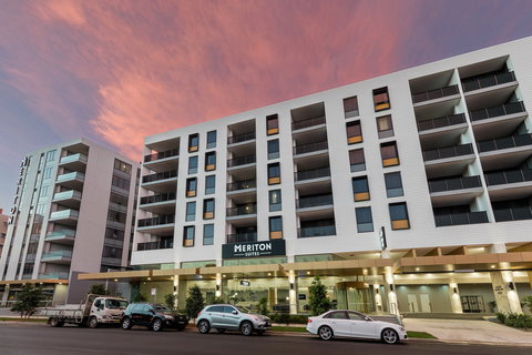 Meriton Suites Sydney Airport - Tourism Cairns 1