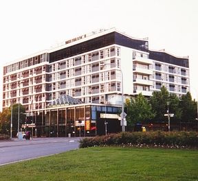 Hotel Adelaide International - Tourism Cairns 0