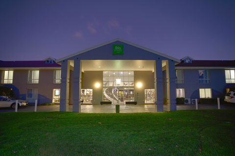Ibis Styles Canberra - Tourism Cairns 5