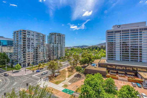 Spacious 1BR Stylish New Acton Apartment +Parking - Tourism Cairns 18
