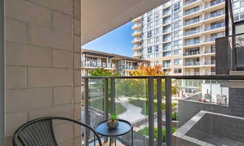 Spacious 1BR Stylish New Acton Apartment +Parking - Tourism Cairns 6