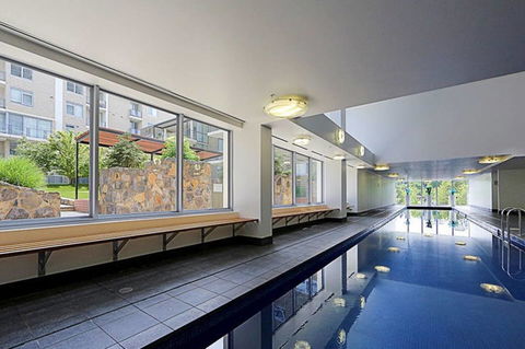 Spacious 1BR Stylish New Acton Apartment +Parking - Tourism Cairns 25
