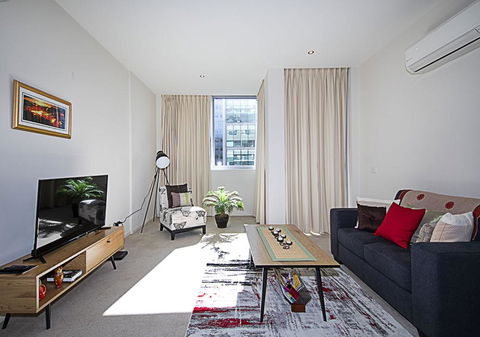 Spacious 1BR Stylish New Acton Apartment +Parking - Tourism Cairns 2