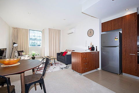 Spacious 1BR Stylish New Acton Apartment +Parking - Tourism Cairns 5