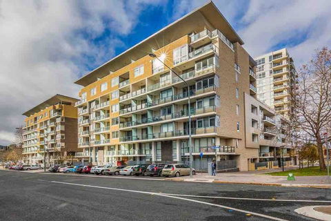 Spacious 1BR Stylish New Acton Apartment +Parking - Tourism Cairns 13
